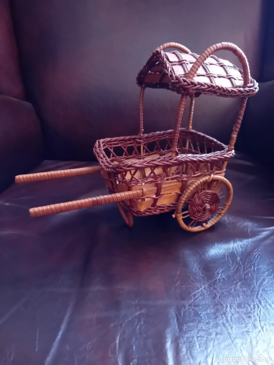 Antig&uuml;edades: Carrito de mimbre botellero - Foto 1