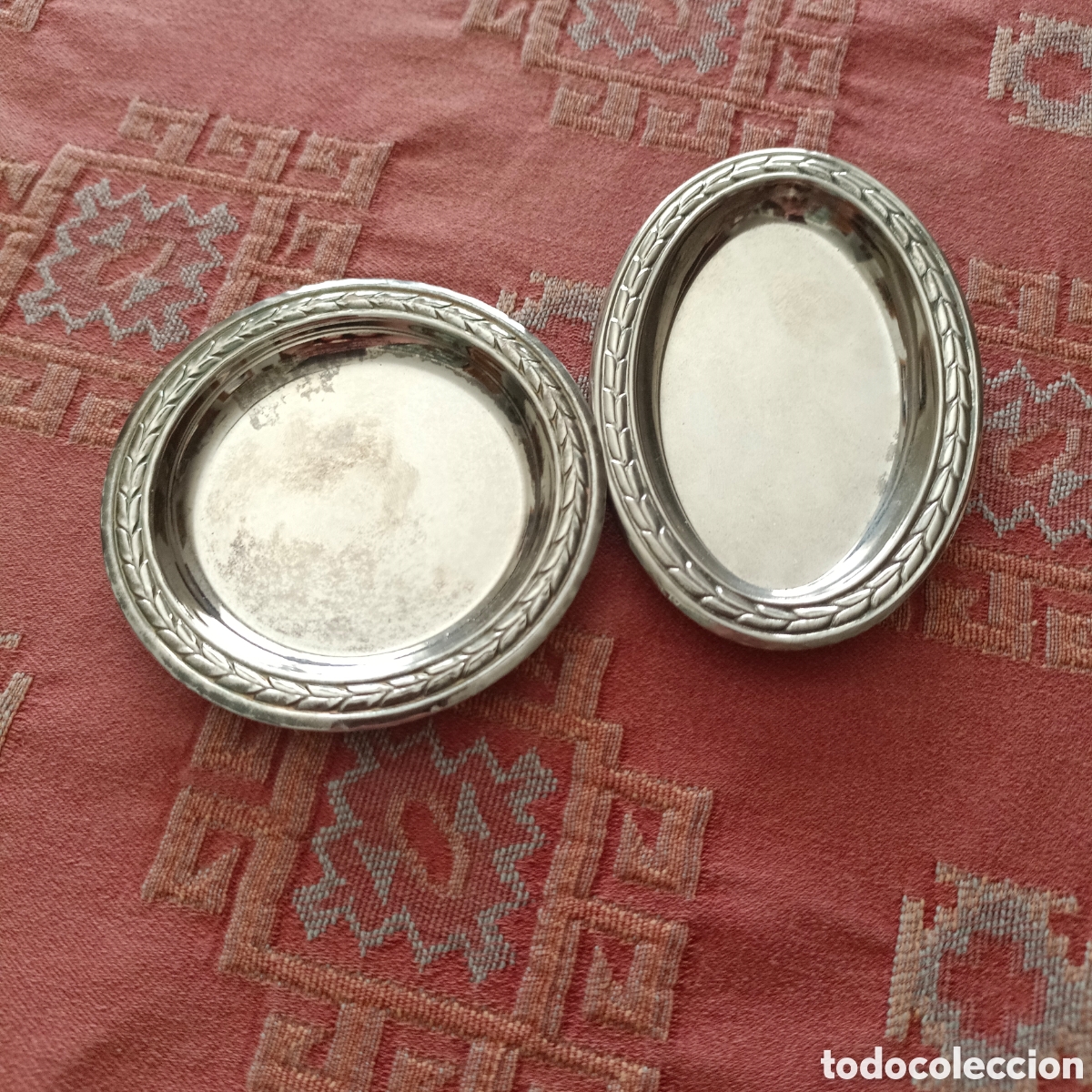 Antig&uuml;edades: Dos bandejas de metal - Foto 1
