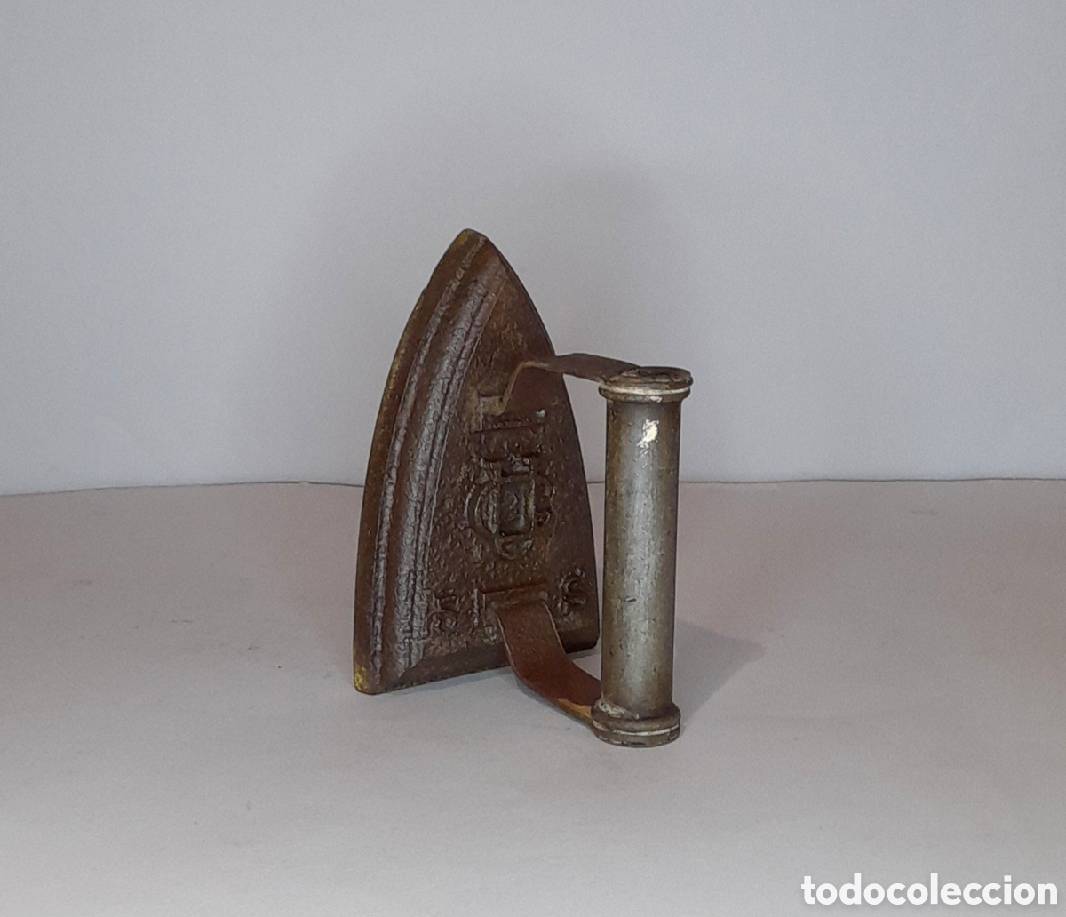 Antig&uuml;edades: Plancha antigua de hierro. - Foto 1