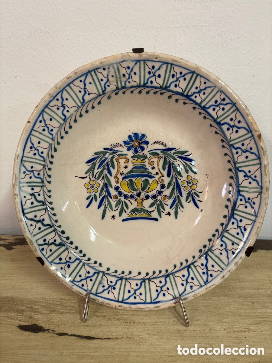 Antig&uuml;edades: Plato Manises finales siglo XIX - Foto 1