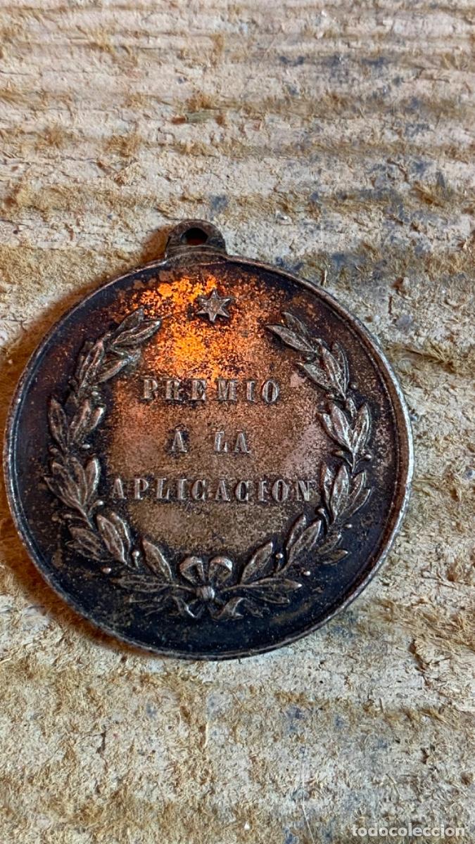 Antig&uuml;edades: Medalla premio a la aplicaci&oacute;n 3,5cms - Foto 1