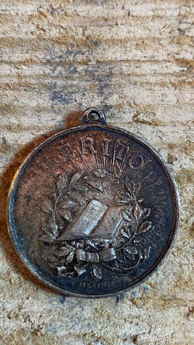 Antig&uuml;edades: Medalla premio a la aplicaci&oacute;n 3,5cms - Foto 2