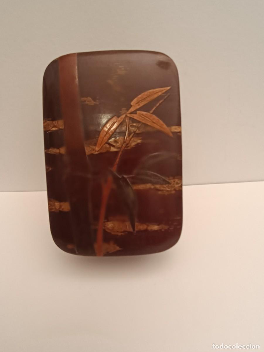 Antig&uuml;edades: CAJA ORIENTA DE CORTEZA DE CEREZO DECORADA - Foto 1
