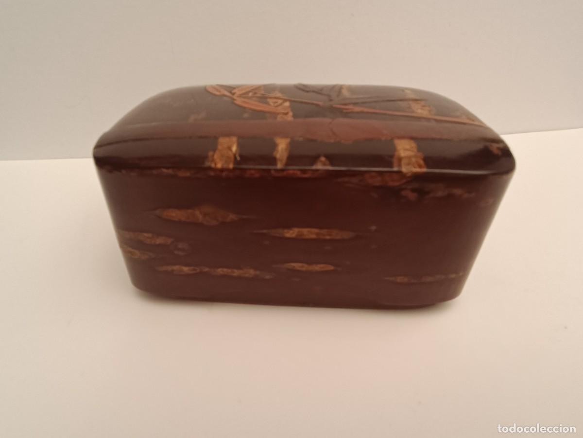 Antig&uuml;edades: CAJA ORIENTA DE CORTEZA DE CEREZO DECORADA - Foto 2