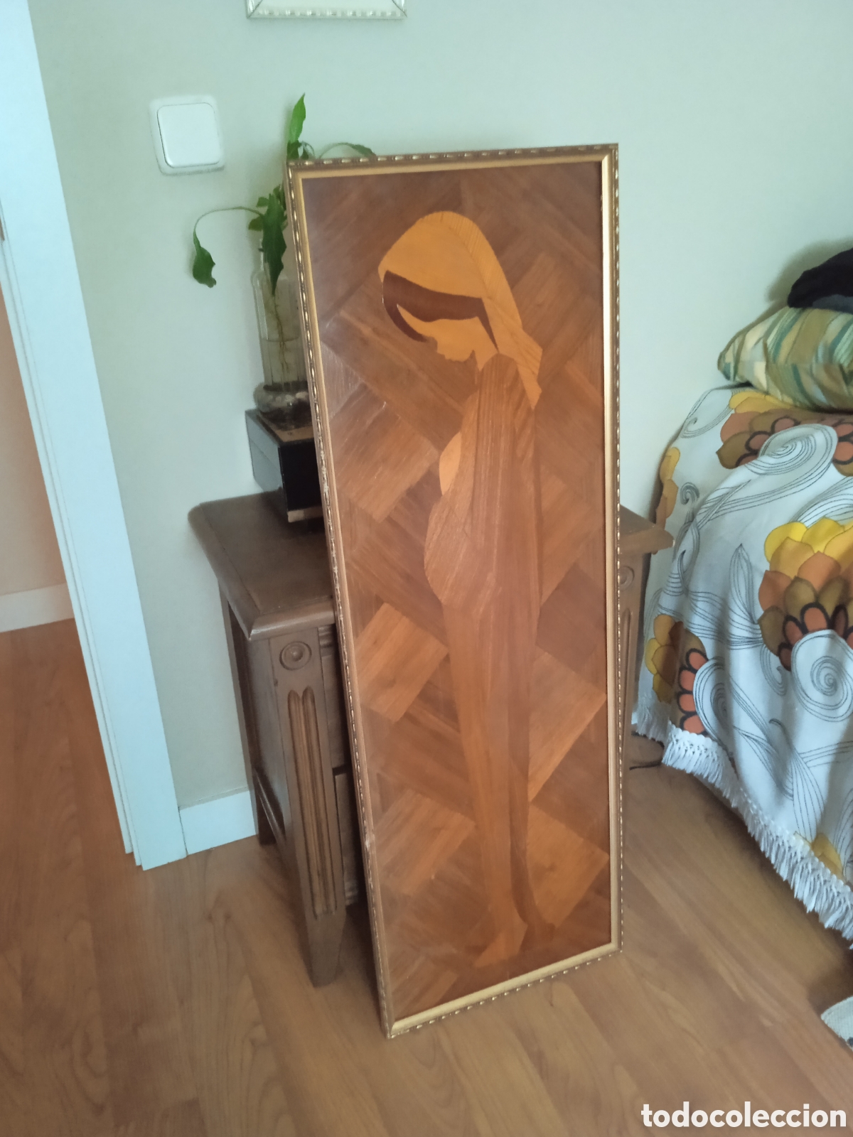 Antig&uuml;edades: Cuadro de Virgen en marqueter&iacute;a de madera