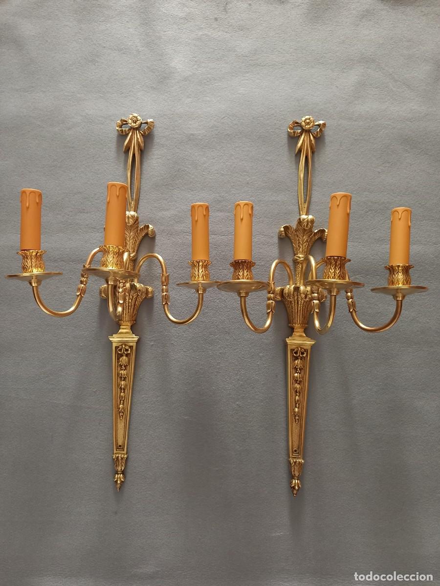 Antig&uuml;edades: PAREJA DE APLIQUES DE BRONCE - Foto 1