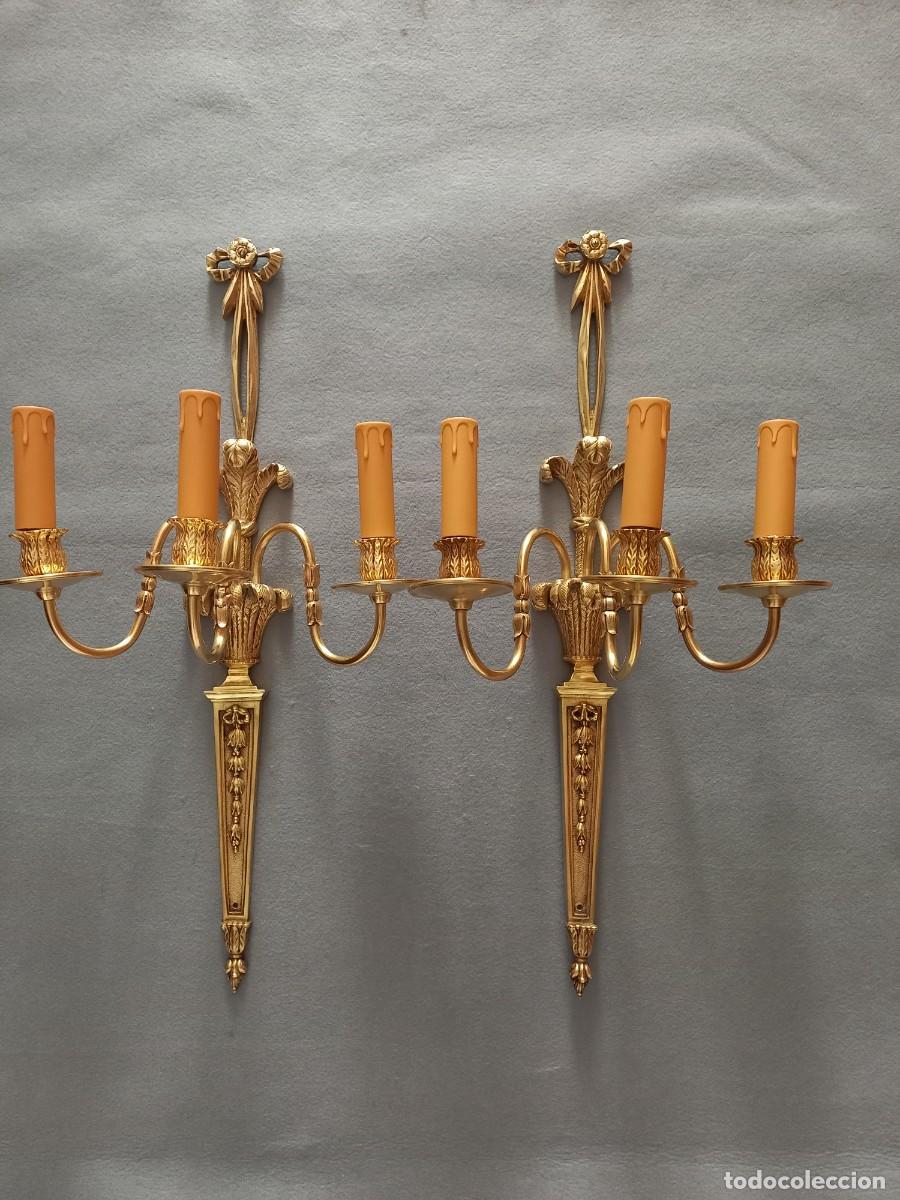 Antig&uuml;edades: PAREJA DE APLIQUES DE BRONCE - Foto 2