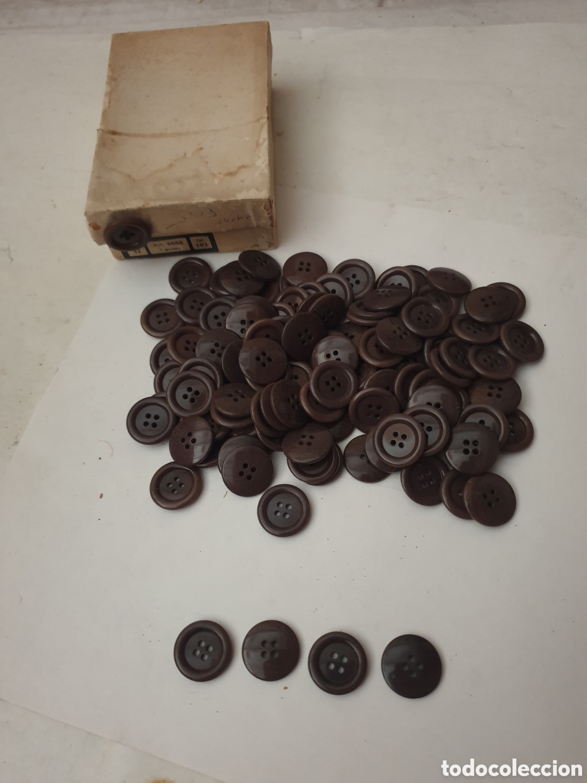 Antig&uuml;edades: CAJA BOTONES MARRONES - Foto 3