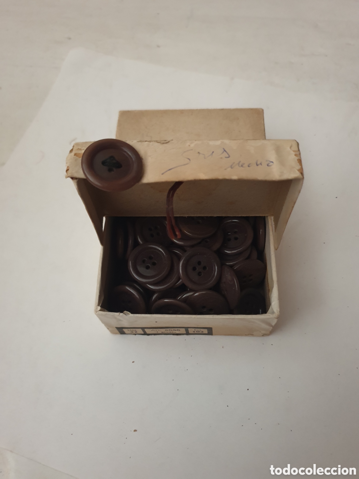Antig&uuml;edades: CAJA BOTONES MARRONES - Foto 4