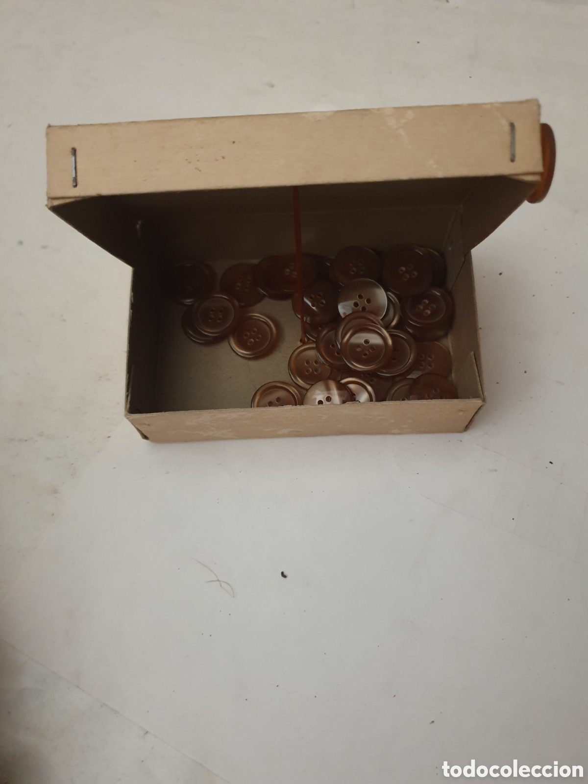 Antig&uuml;edades: BOTONES MARRONES (X UNID. 1&euro;) - Foto 4