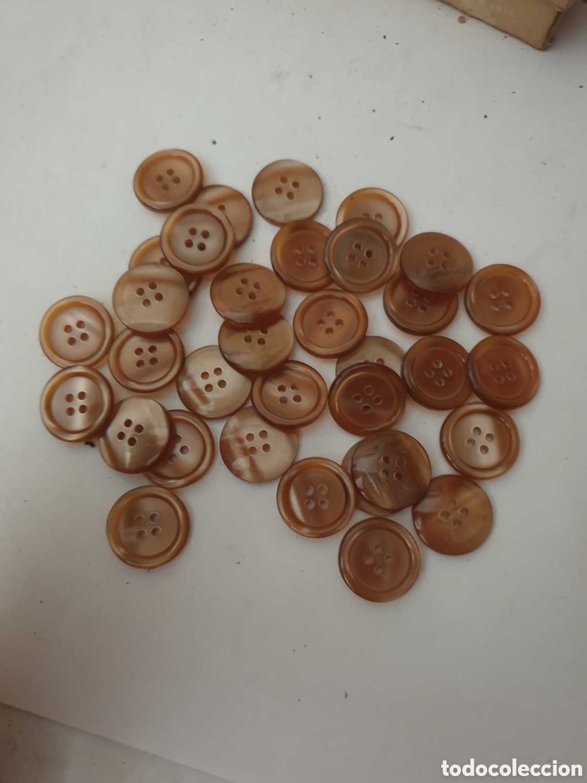 Antig&uuml;edades: BOTONES MARRONES (X UNID. 1&euro;) - Foto 1