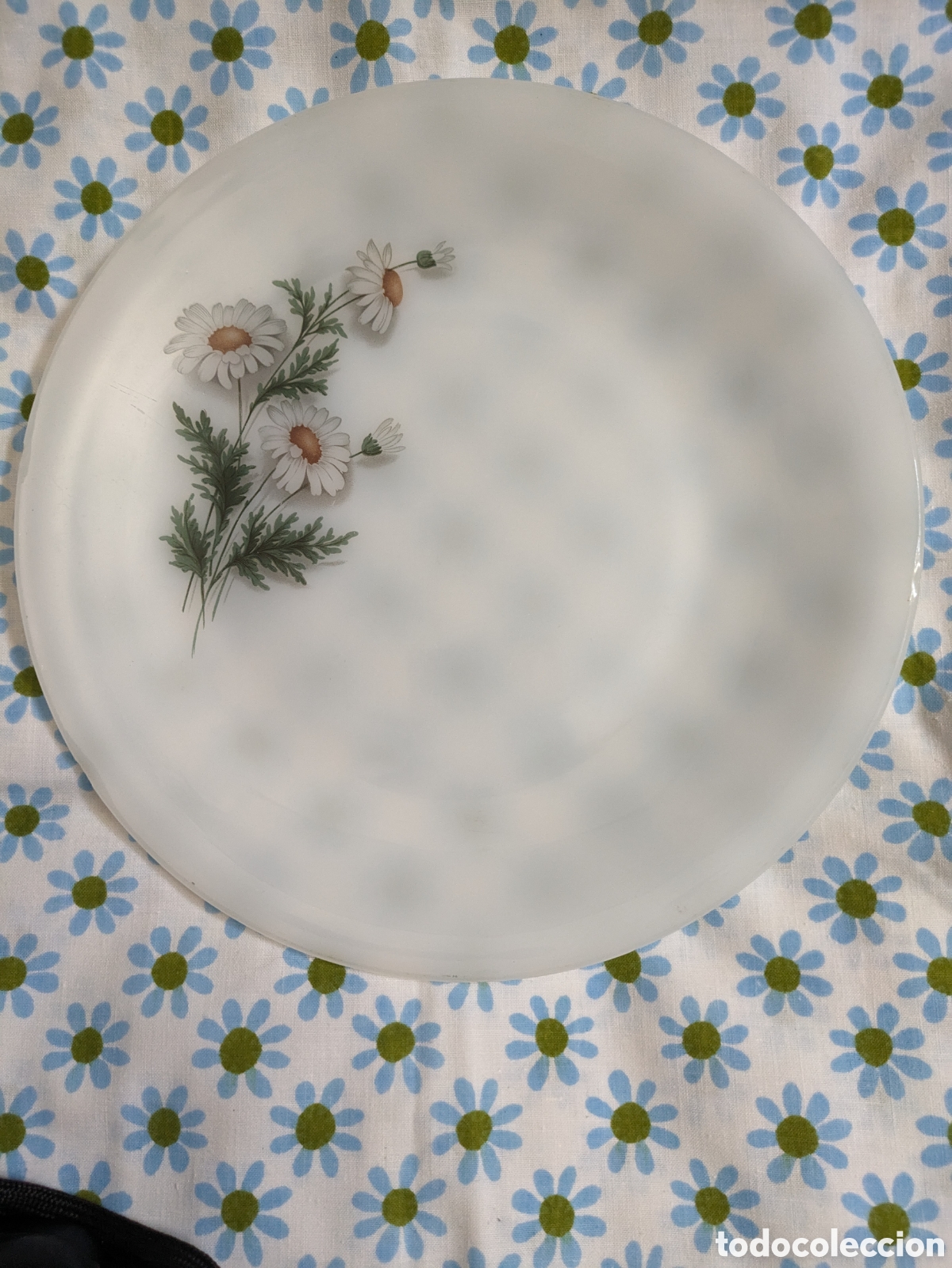 Antig&uuml;edades: Plato Arcopal Margaritas grande - Foto 1