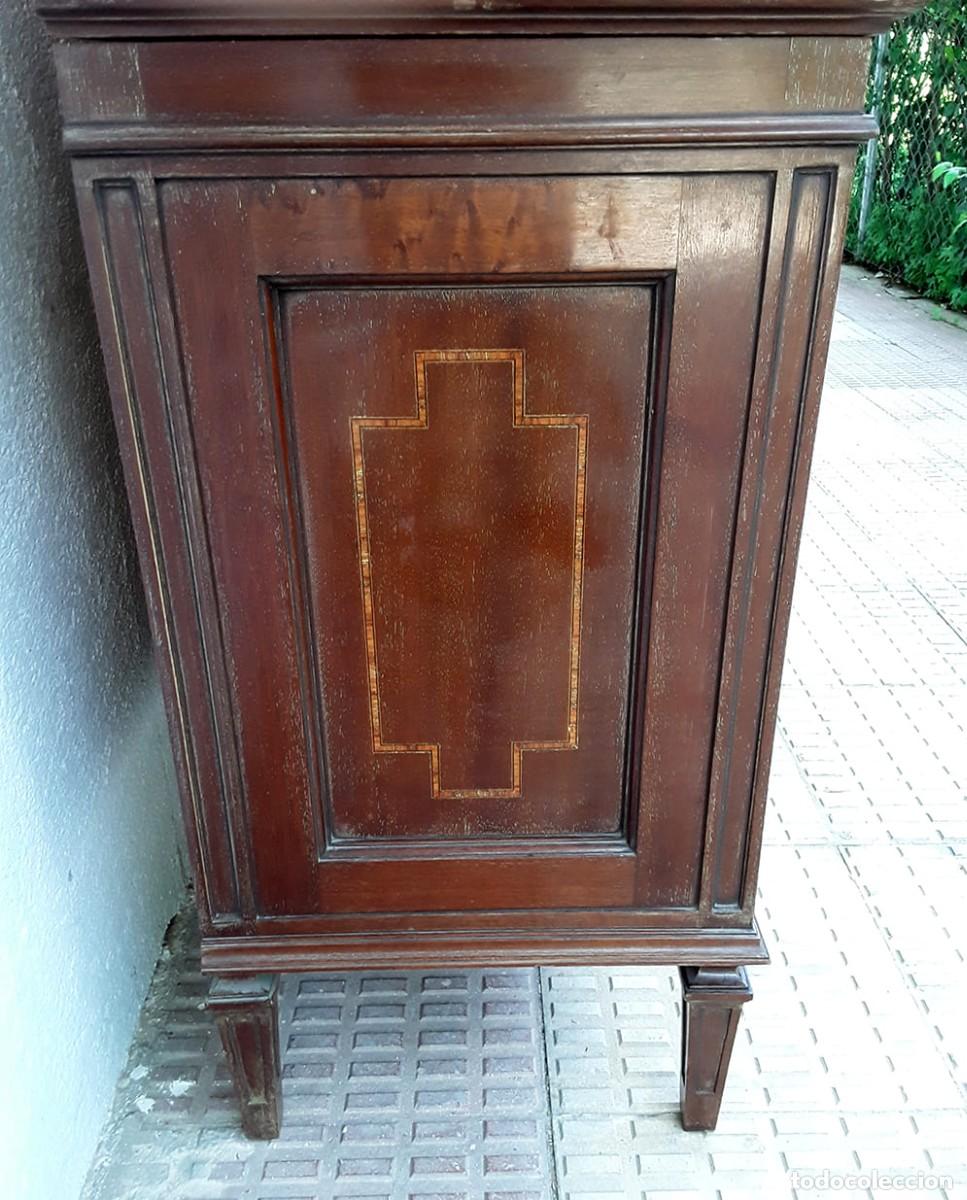 Antig&uuml;edades: 2 vitrinas expositoras estilo Luis XVI con marqueteria - Foto 7