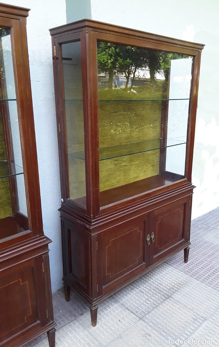Antig&uuml;edades: 2 vitrinas expositoras estilo Luis XVI con marqueteria - Foto 9