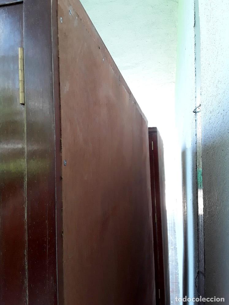 Antig&uuml;edades: 2 vitrinas expositoras estilo Luis XVI con marqueteria - Foto 10