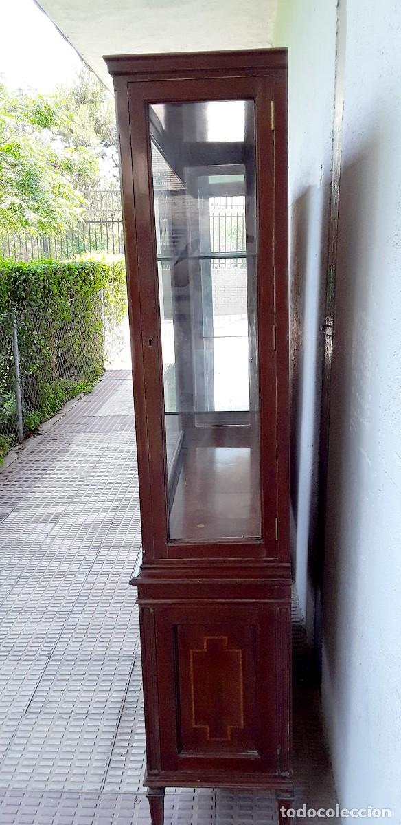 Antig&uuml;edades: 2 vitrinas expositoras estilo Luis XVI con marqueteria - Foto 11