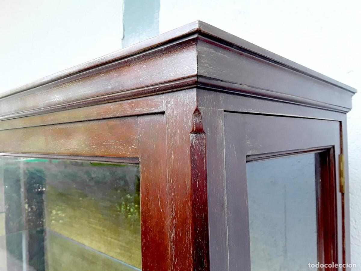 Antig&uuml;edades: 2 vitrinas expositoras estilo Luis XVI con marqueteria - Foto 12