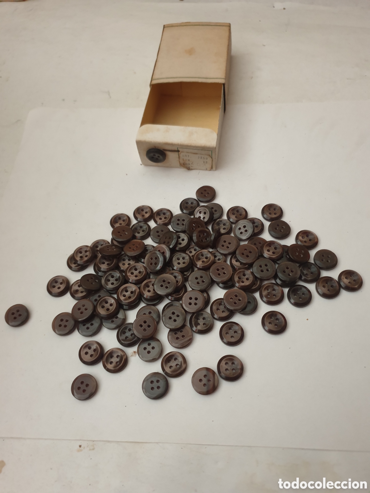 Antig&uuml;edades: BOTONES MARRONES (X UNID. 1&euro;) - Foto 3