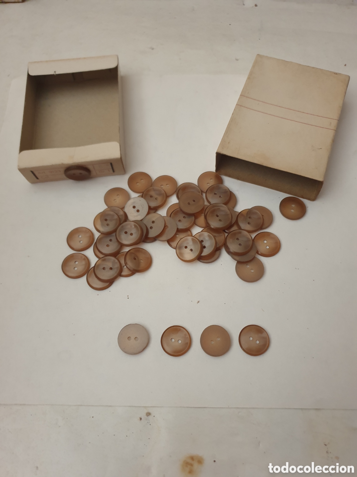 Antig&uuml;edades: BOTONES MARRONES (X UNID. 1&euro;) - Foto 3