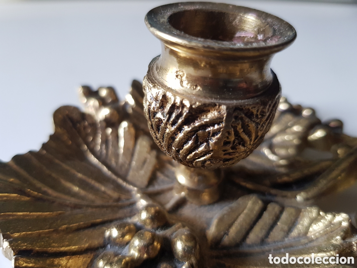 Antig&uuml;edades: Palmatoria de bronce con forma de hoja de parra. - Foto 2