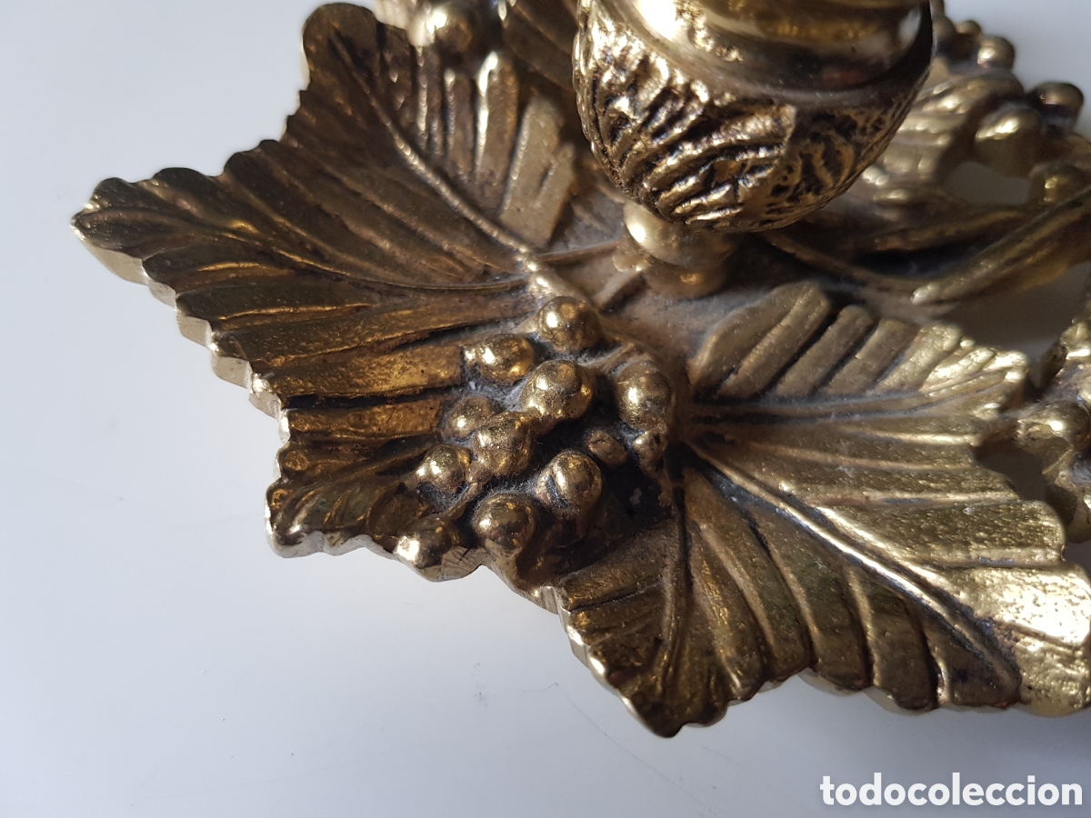 Antig&uuml;edades: Palmatoria de bronce con forma de hoja de parra. - Foto 3