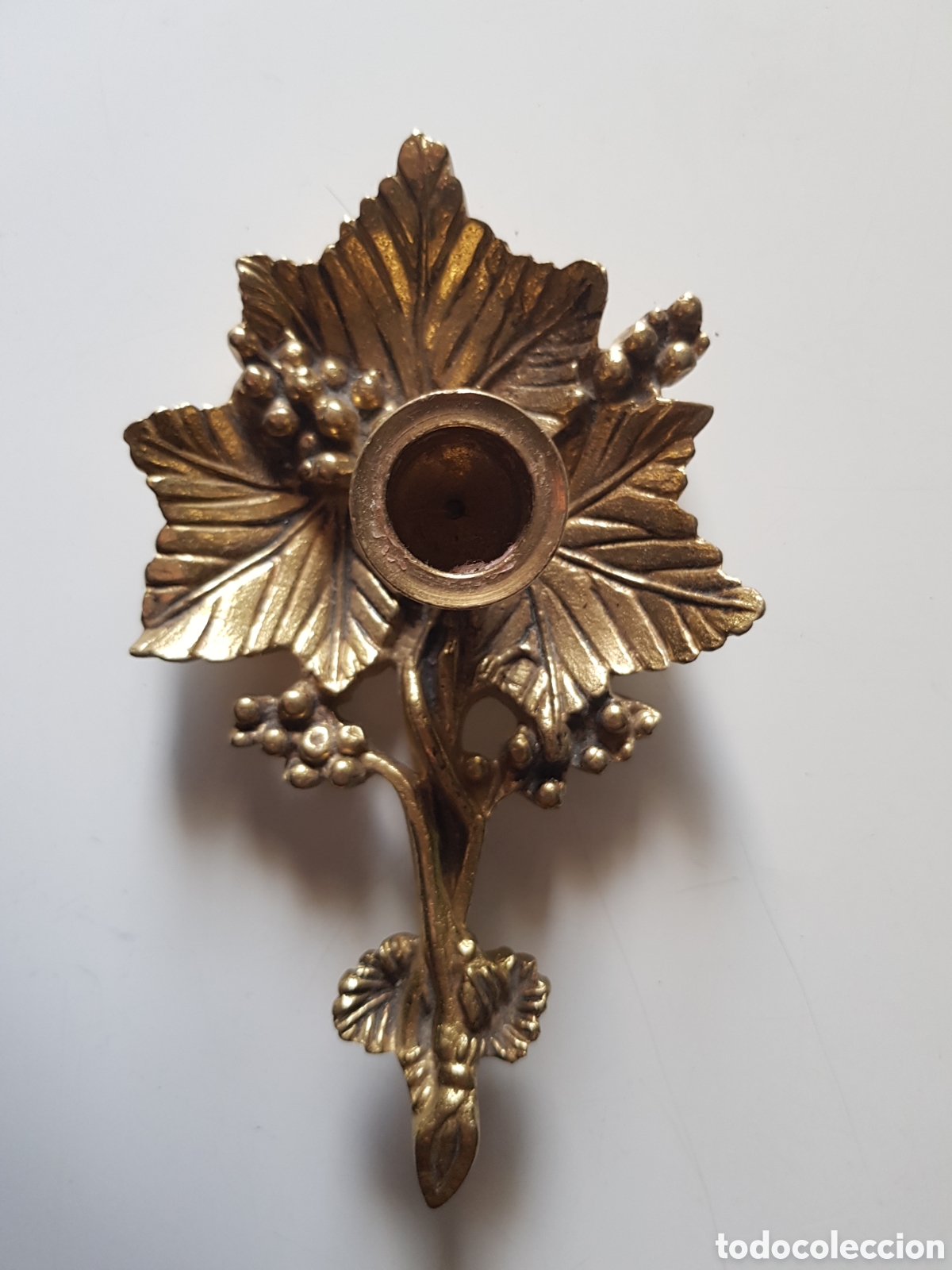 Antig&uuml;edades: Palmatoria de bronce con forma de hoja de parra. - Foto 9