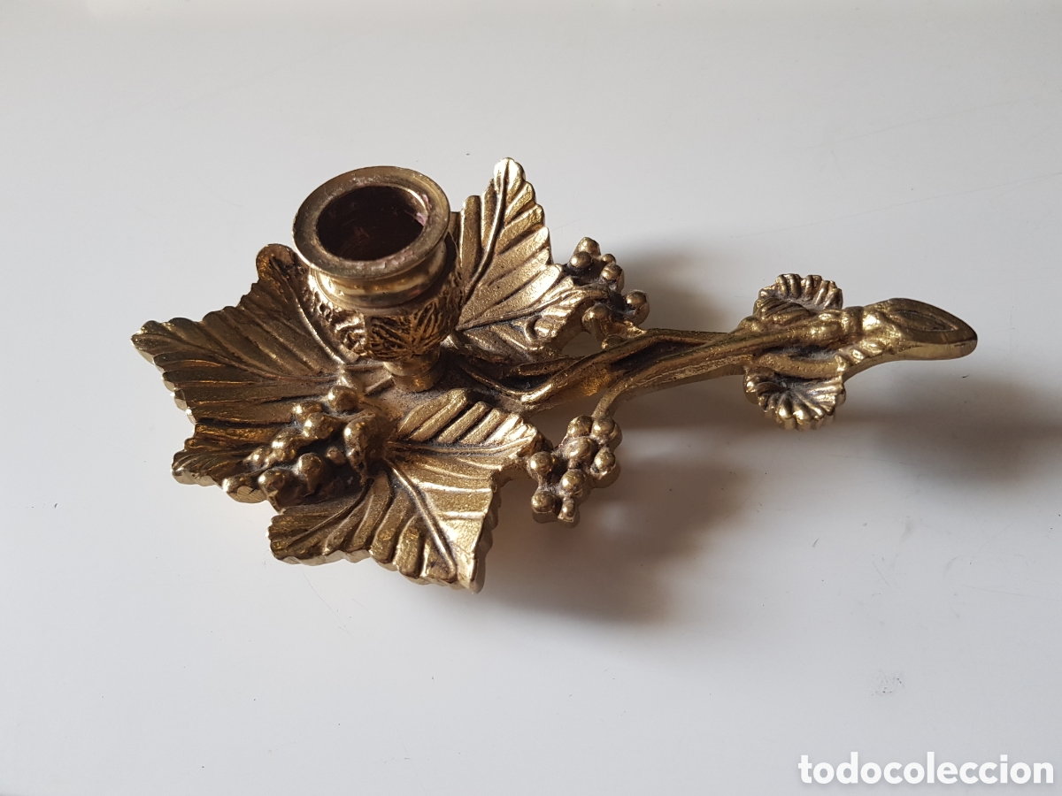 Antig&uuml;edades: Palmatoria de bronce con forma de hoja de parra. - Foto 1