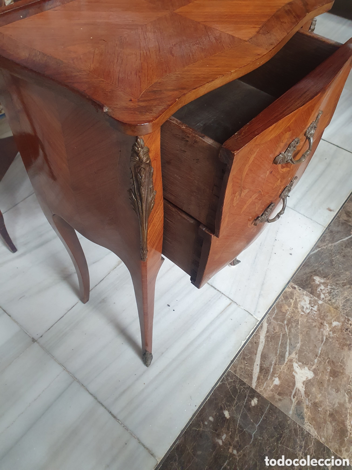 Antig&uuml;edades: Mesita de noche - Foto 3