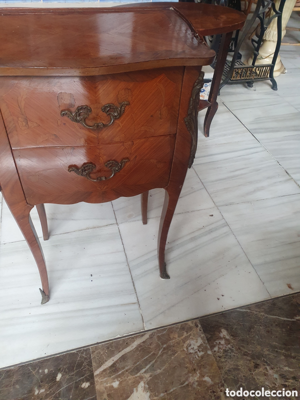 Antig&uuml;edades: Mesita de noche - Foto 1