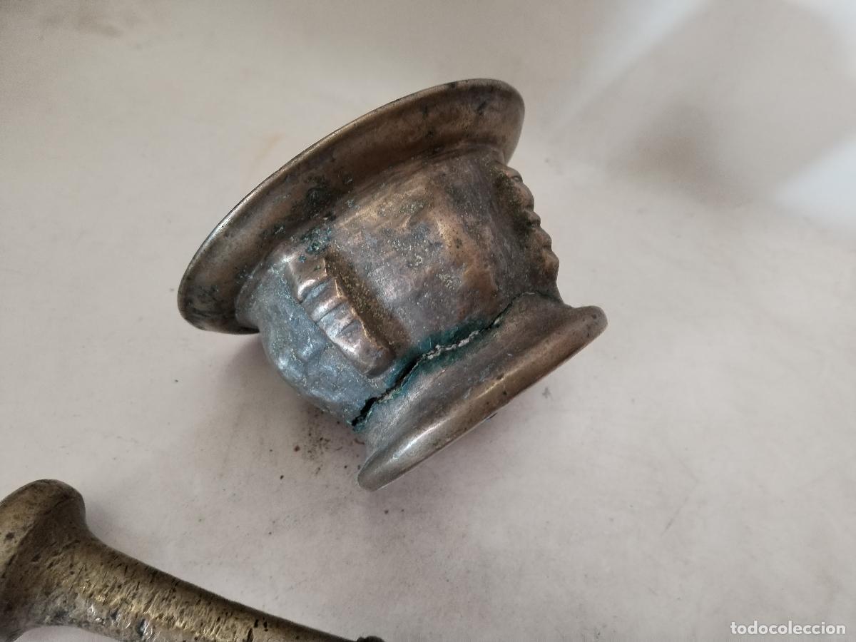 Antig&uuml;edades: antiguo almirez de bronce con maza - Foto 6