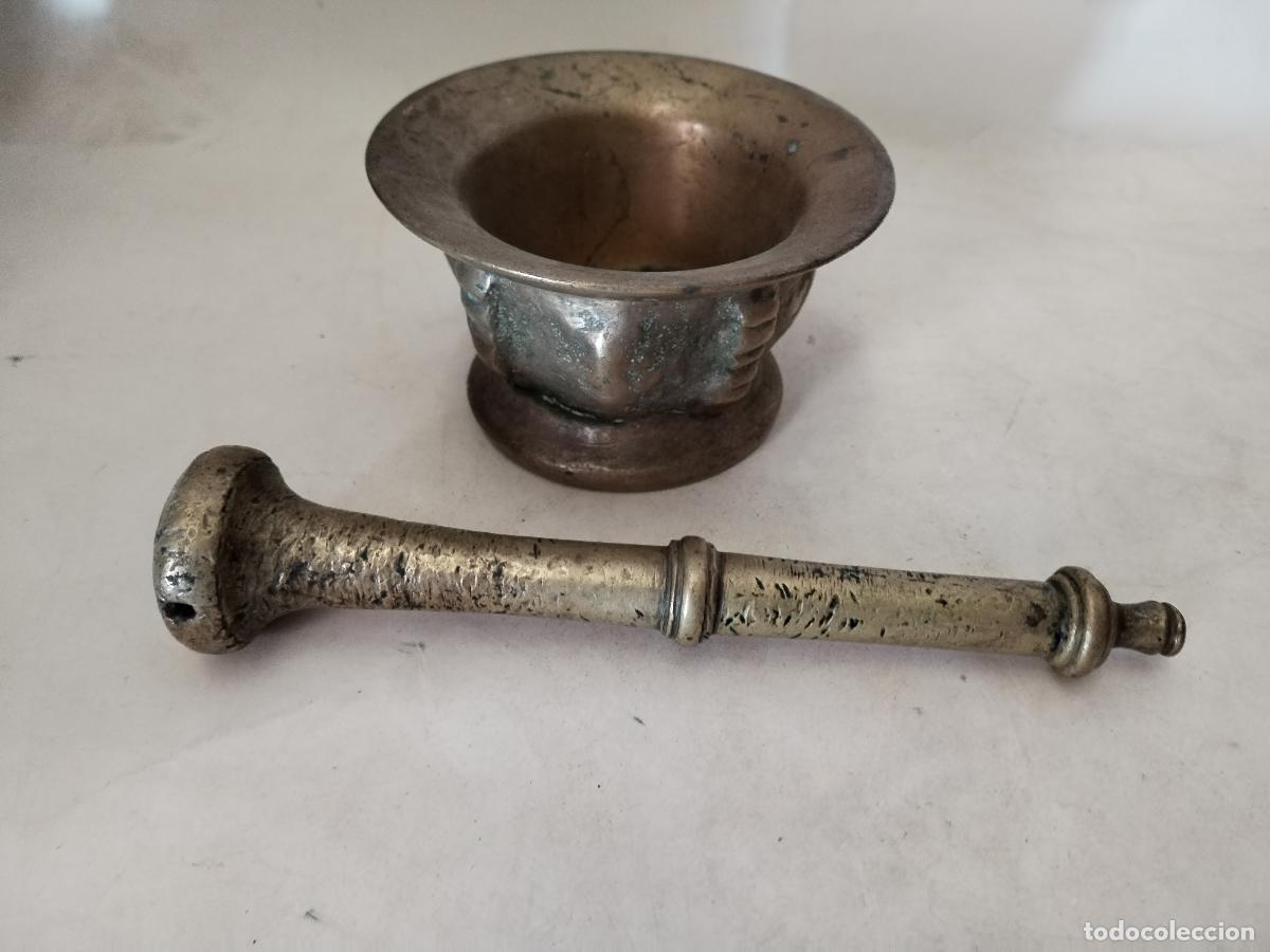Antig&uuml;edades: antiguo almirez de bronce con maza - Foto 8