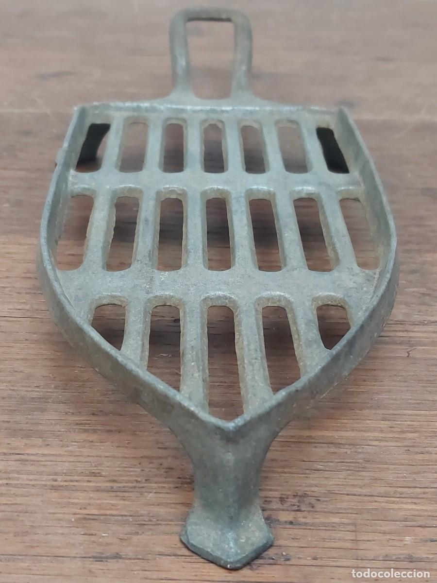 Antig&uuml;edades: POSA PLANCHAS DE ALUMINIO - Foto 1