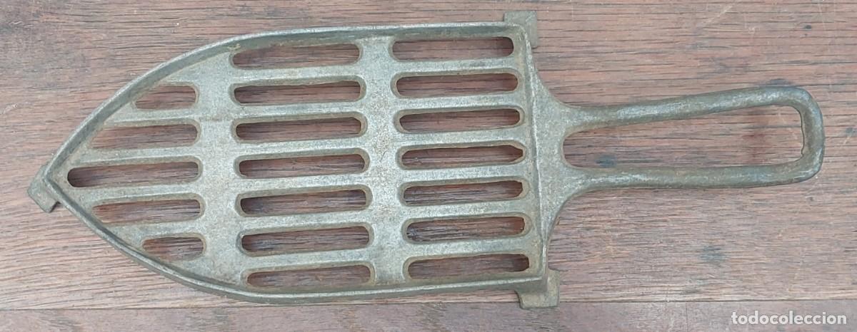 Antig&uuml;edades: POSA PLANCHAS DE ALUMINIO - Foto 2