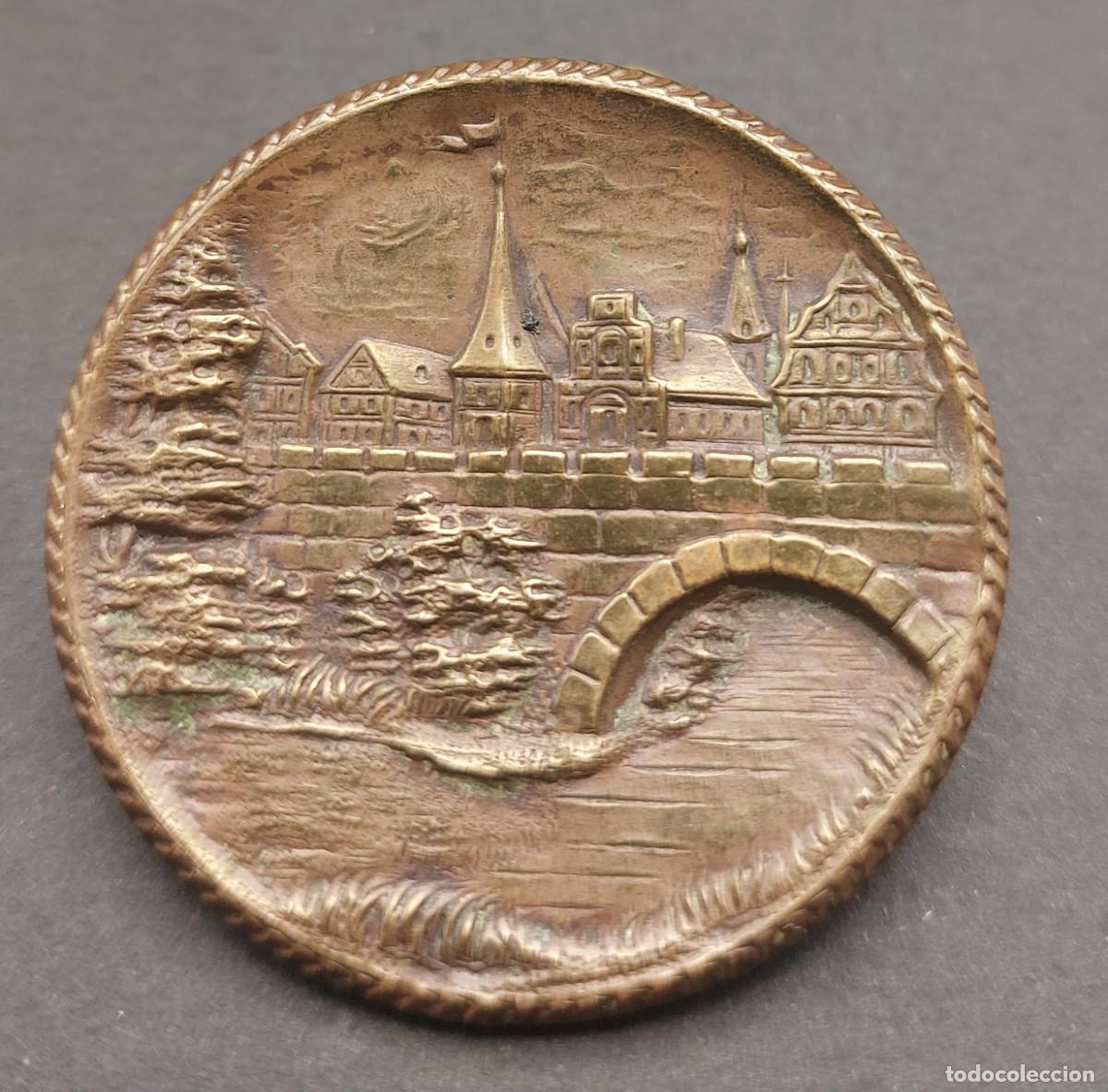 Antiquit&eacute;s: 2 BOTONES GRANDES DE LAT&Oacute;N VICTORIANO 47 mm CON RELIEVE