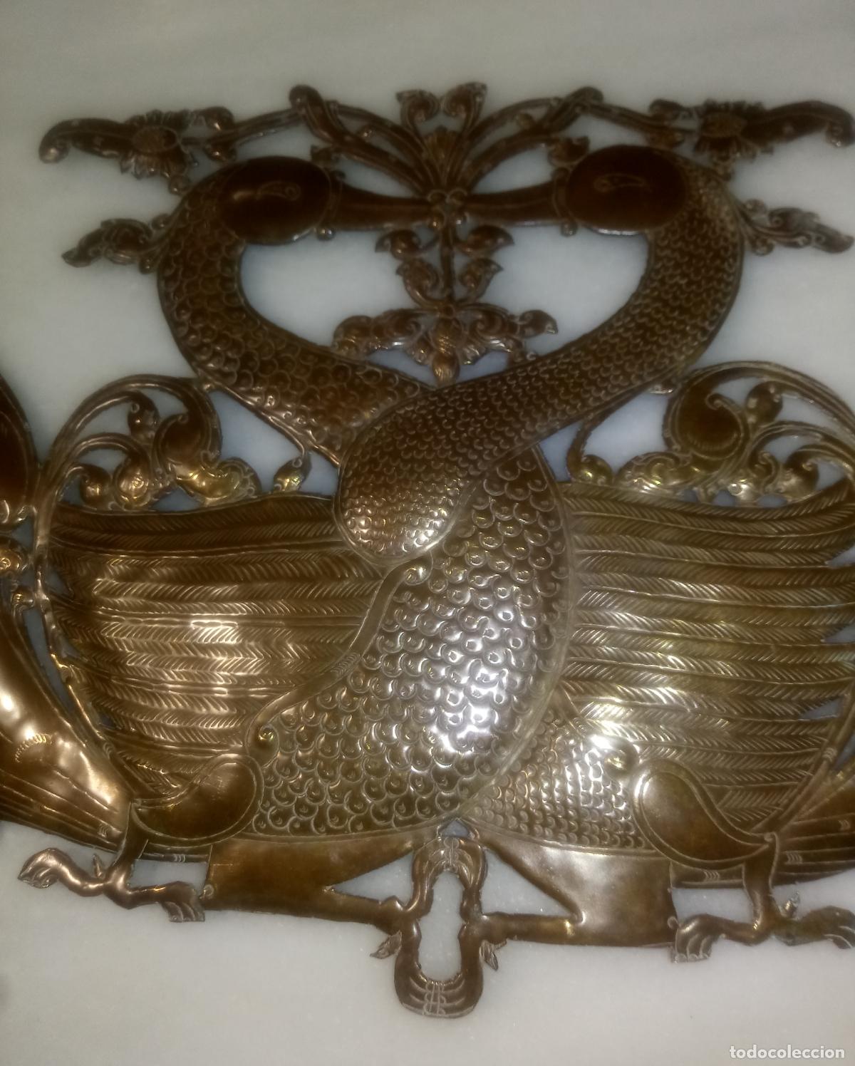 Antig&uuml;edades: PLACA DE LAT&Oacute;N DECORATIVA - CISNES - Foto 4