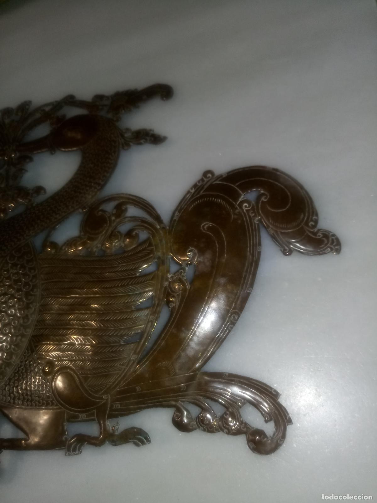 Antig&uuml;edades: PLACA DE LAT&Oacute;N DECORATIVA - CISNES - Foto 6