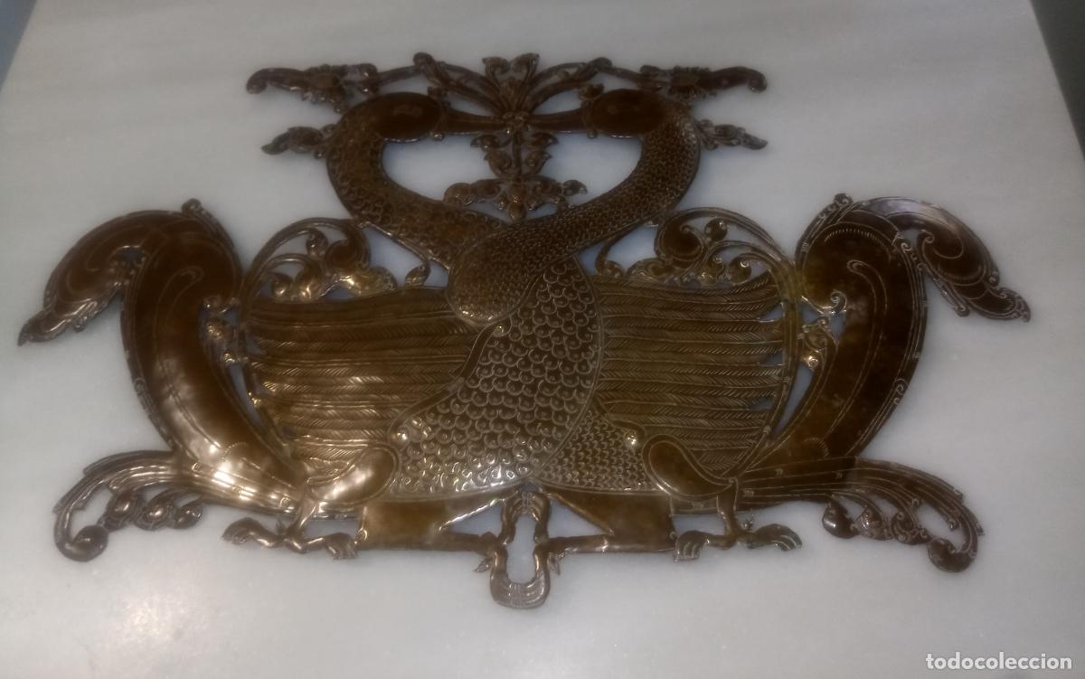 Antig&uuml;edades: PLACA DE LAT&Oacute;N DECORATIVA - CISNES - Foto 7