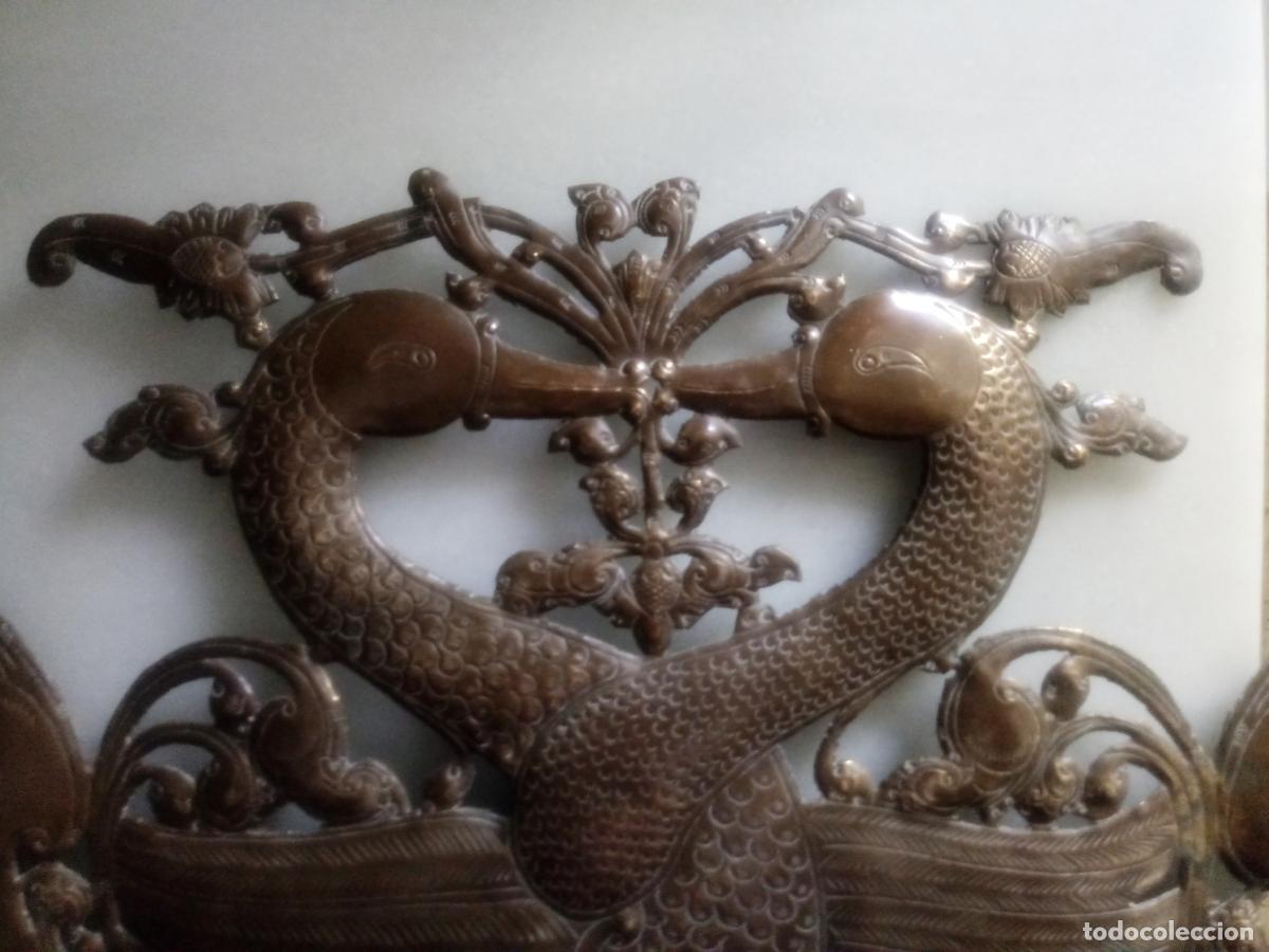Antig&uuml;edades: PLACA DE LAT&Oacute;N DECORATIVA - CISNES - Foto 8