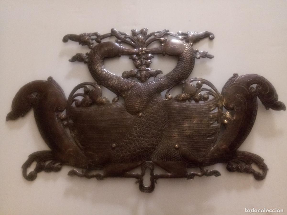 Antig&uuml;edades: PLACA DE LAT&Oacute;N DECORATIVA - CISNES - Foto 9