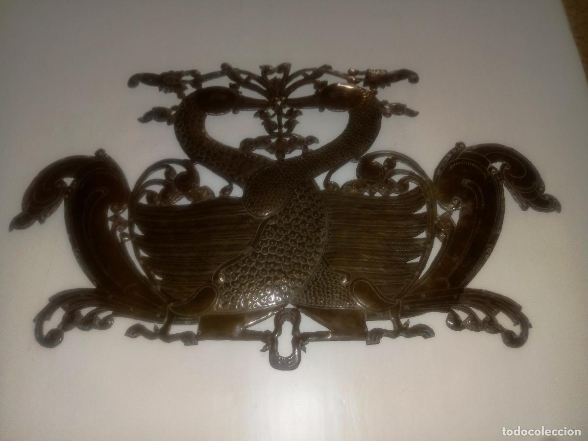 Antig&uuml;edades: PLACA DE LAT&Oacute;N DECORATIVA - CISNES - Foto 10