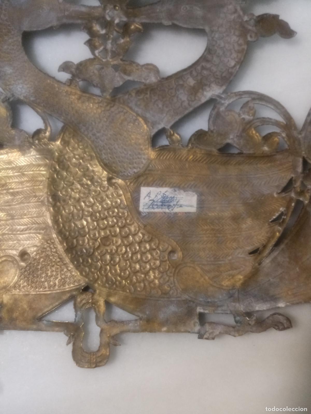 Antig&uuml;edades: PLACA DE LAT&Oacute;N DECORATIVA - CISNES - Foto 16