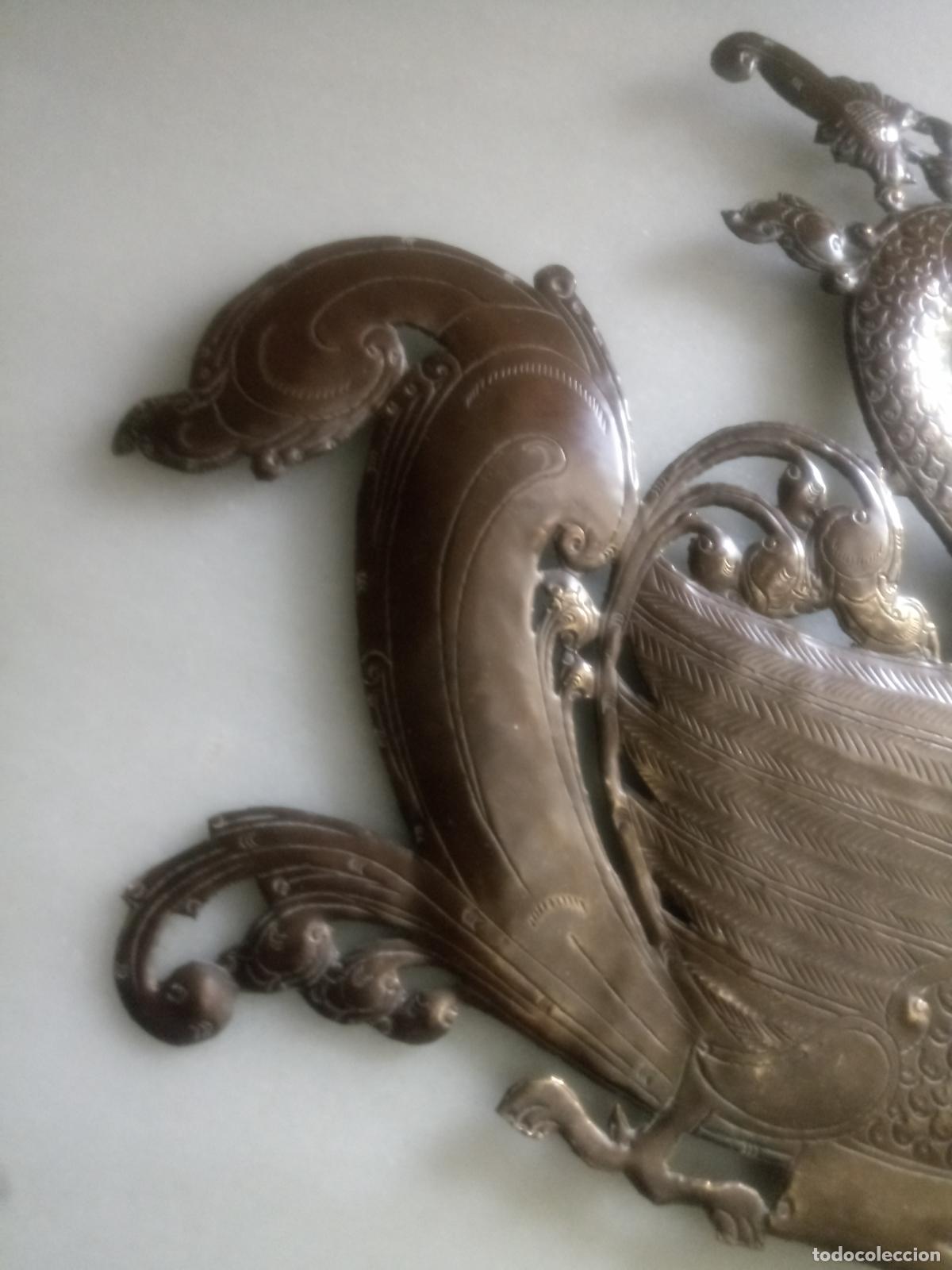 Antig&uuml;edades: PLACA DE LAT&Oacute;N DECORATIVA - CISNES - Foto 18