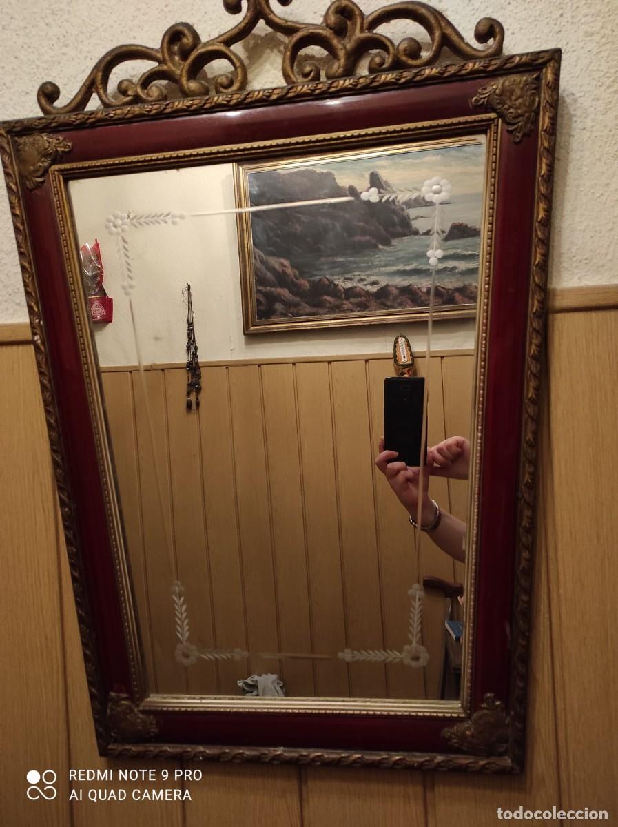 Antig&uuml;edades: Espejo Biselado con marco de madera decorado - Foto 1