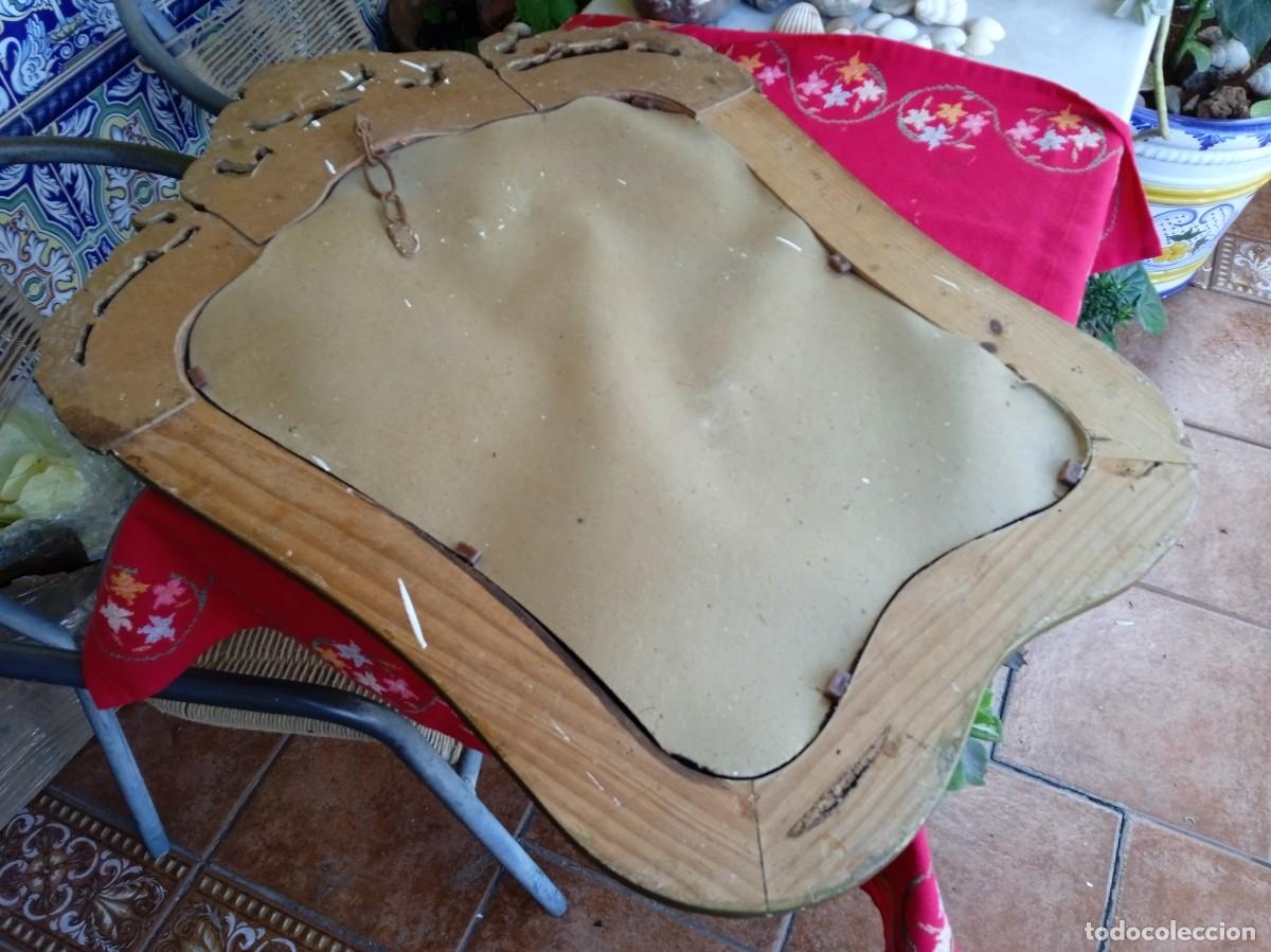 Antig&uuml;edades: Espejo antiguo biselado con marco de madera - Foto 4
