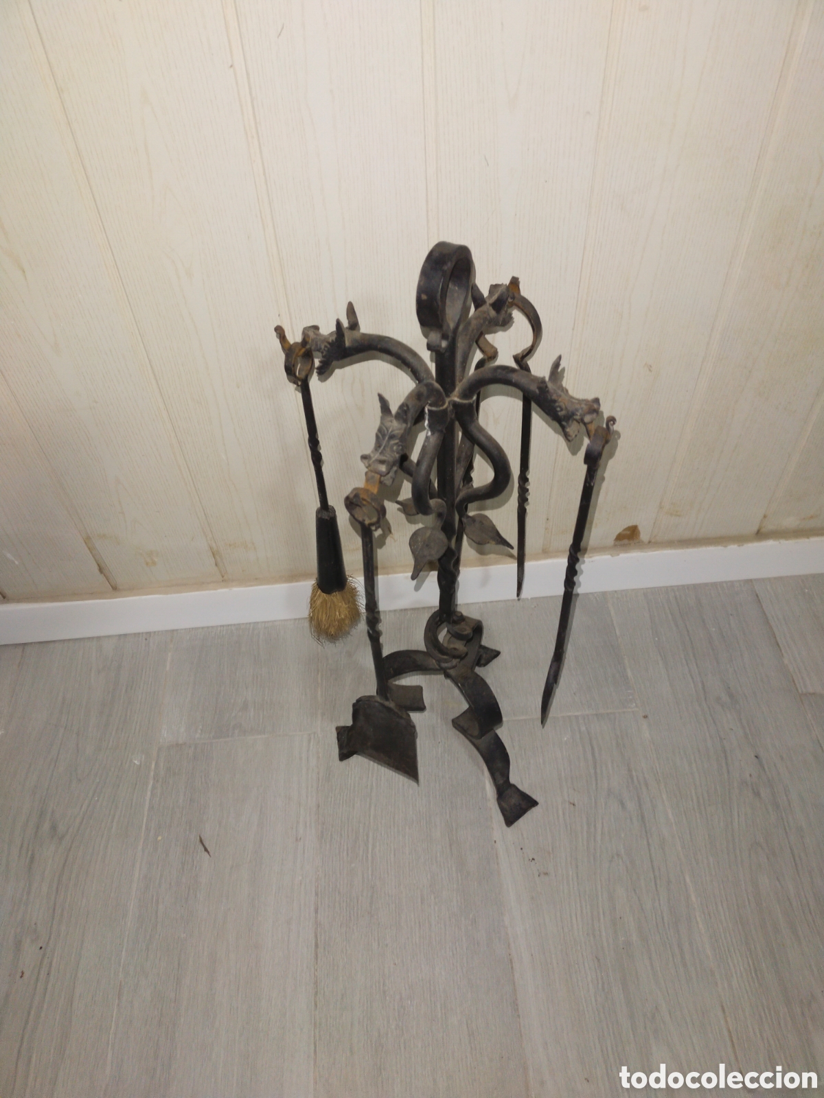 Antig&uuml;edades: UTENSILIOS DE CHIMENEA EN FORJA CON DRAGONES - Foto 2