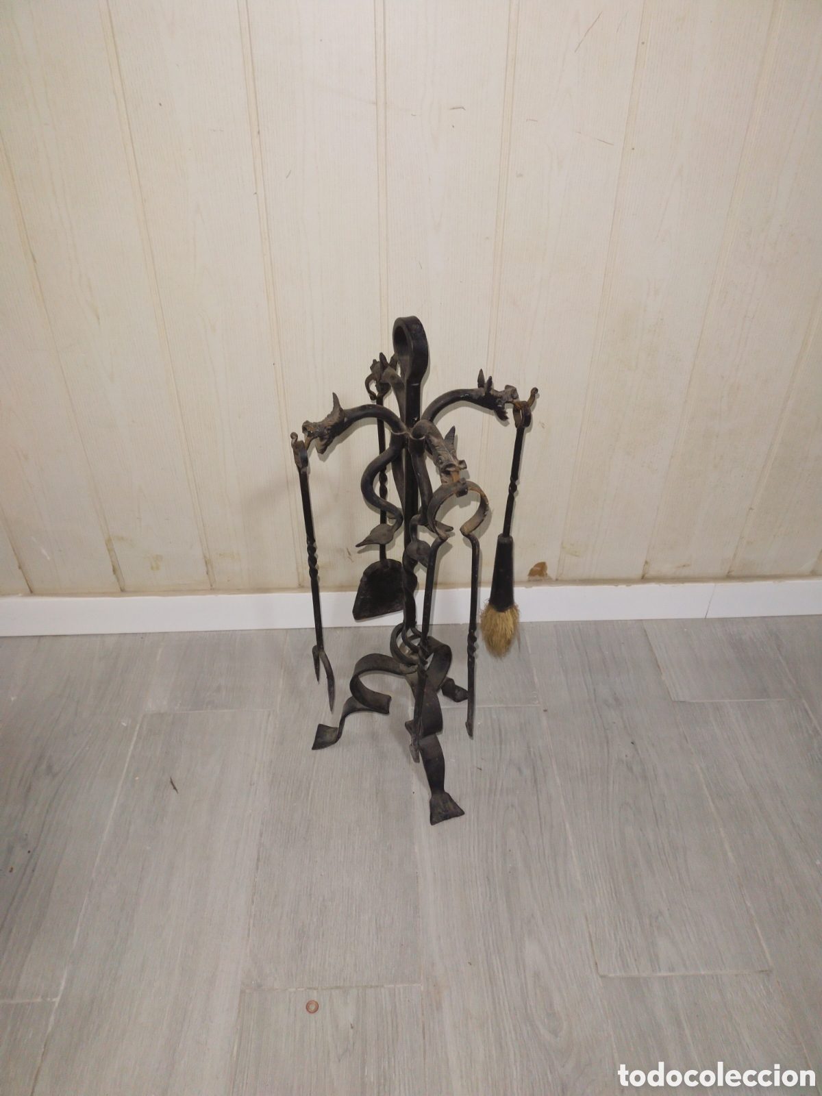 Antig&uuml;edades: UTENSILIOS DE CHIMENEA EN FORJA CON DRAGONES - Foto 1