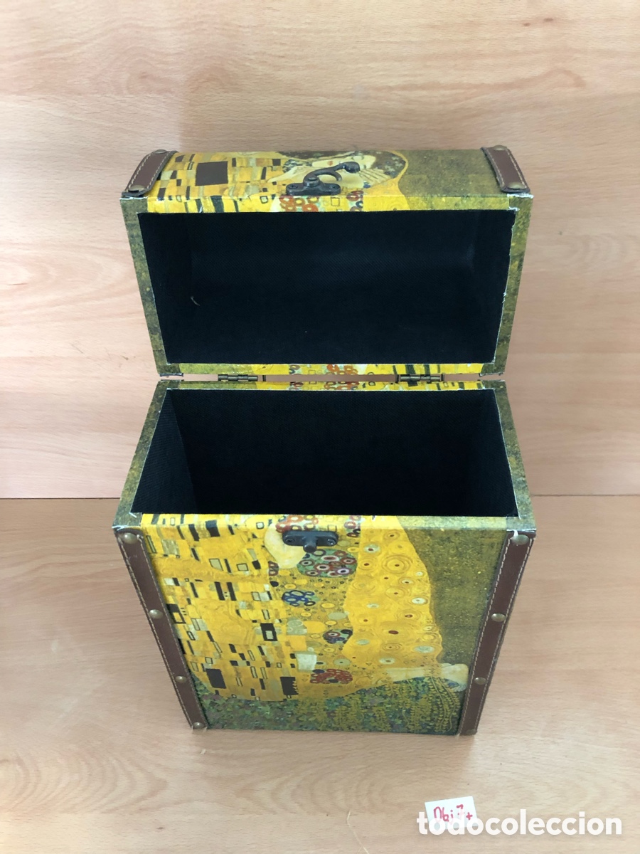 Antig&uuml;edades: Caja de vinos cuero - Foto 2