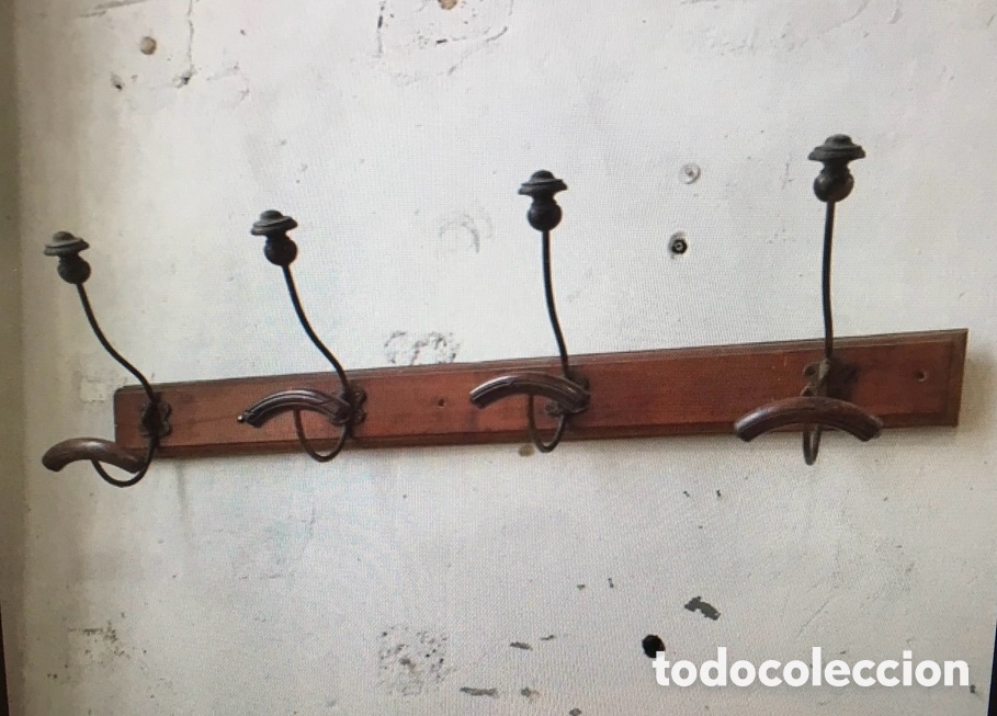Antig&uuml;edades: Percha de pared. Modernista. - Foto 1
