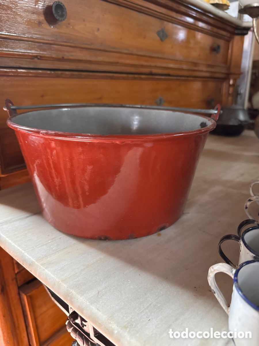 Antig&uuml;edades: Cacerola roja de asa esmaltada roja - Foto 1