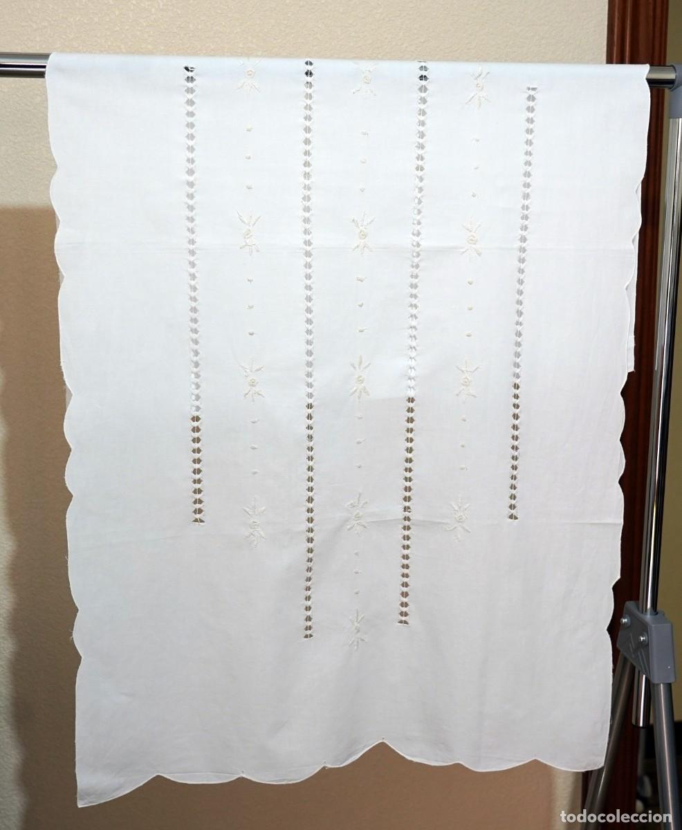 Antig&uuml;edades: Cortina algod&oacute;n beige bordada - Foto 3